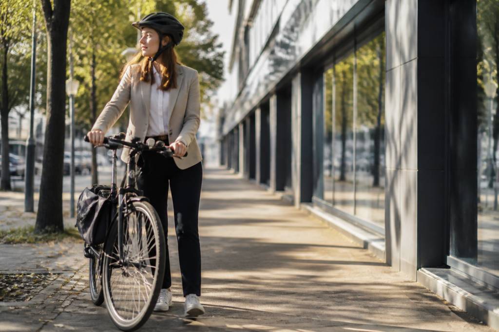 Aller au travail en vélo : conseils et équipements pour une mobilité durable Aller au travail en vélo : conseils et équipements pour une mobilité durable
